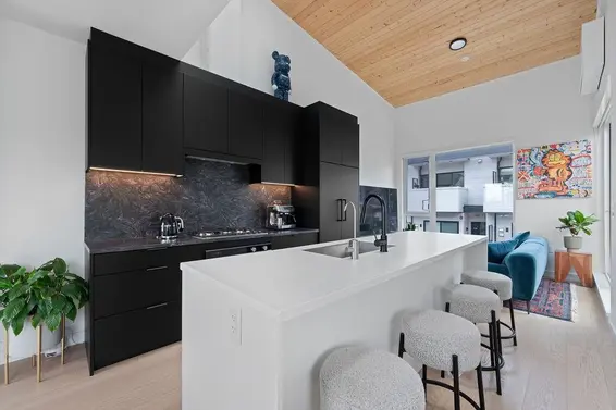 201 650 East 2nd Street, North Vancouver For Sale - image 5