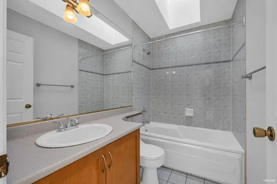 1 910 West 16th Street, North Vancouver For Sale - image 18