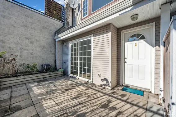 1 910 West 16th Street, North Vancouver For Sale - image 25