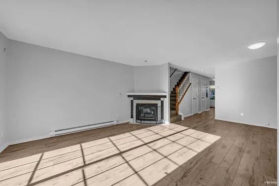 1 910 West 16th Street, North Vancouver For Sale - image 5