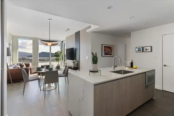 2803 1500 Fern Street, North Vancouver