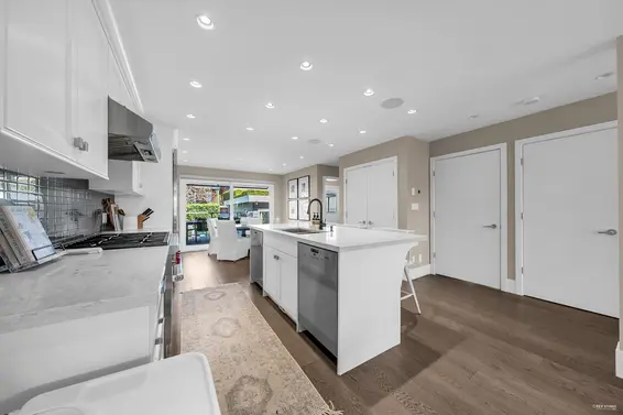 1251 Clyde Avenue, West Vancouver For Sale - image 13