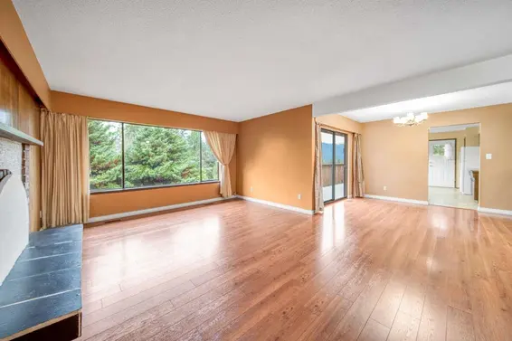 692 Alpine Court, North Vancouver For Sale - image 2