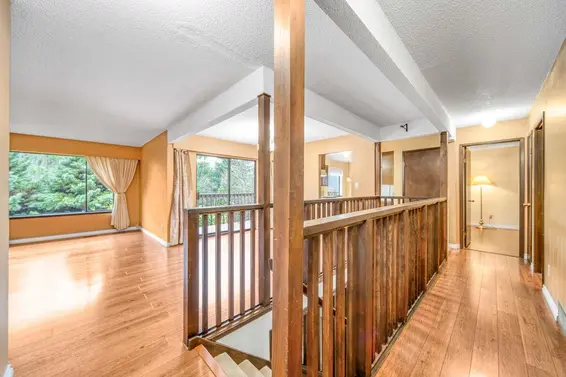 692 Alpine Court, North Vancouver For Sale - image 3