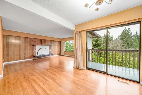 692 Alpine Court, North Vancouver For Sale - image 4