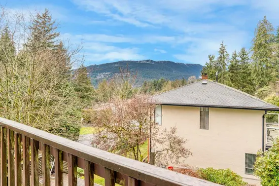 692 Alpine Court, North Vancouver For Sale - image 9