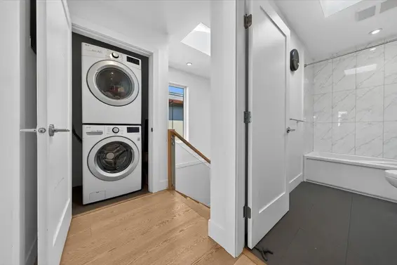 2 252 East 19th Street, North Vancouver For Sale - image 15