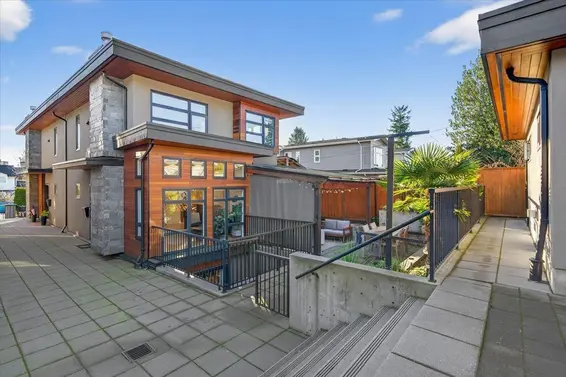 2 252 East 19th Street, North Vancouver For Sale - image 26