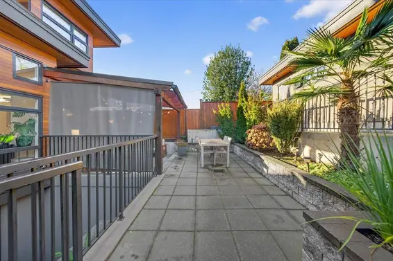 2 252 East 19th Street, North Vancouver For Sale - image 28