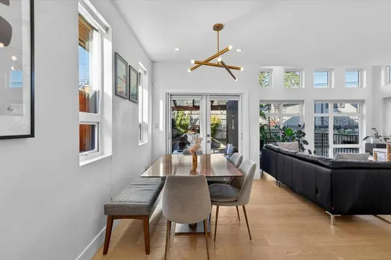 2 252 East 19th Street, North Vancouver For Sale - image 5