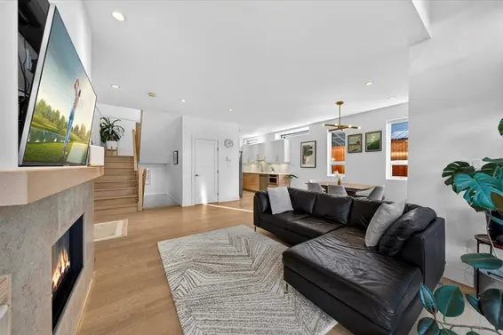 2 252 East 19th Street, North Vancouver For Sale - image 6