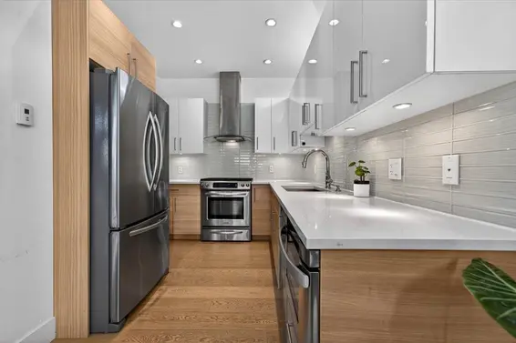 2 252 East 19th Street, North Vancouver For Sale - image 8