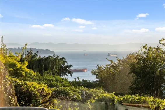 982 Braeside Street, West Vancouver For Sale - image 2