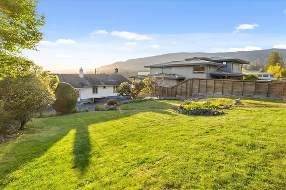 982 Braeside Street, West Vancouver For Sale - image 3