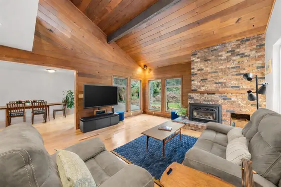 667 Fairway Drive, North Vancouver For Sale - image 3