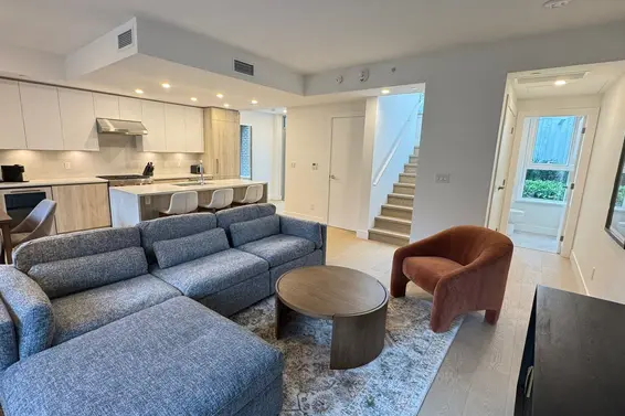 114 423 6th Street, West Vancouver