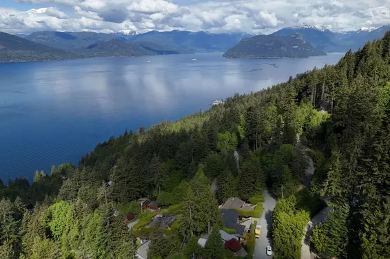 445 Mountain Drive, Lions Bay For Sale - image 5