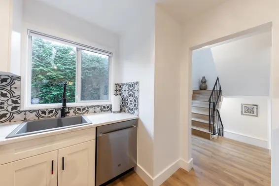 8 Glenmore Drive, West Vancouver For Sale - image 13
