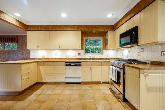 4695 Mapleridge Drive, North Vancouver For Sale - image 13