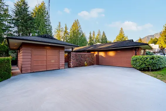 4695 Mapleridge Drive, North Vancouver For Sale - image 3