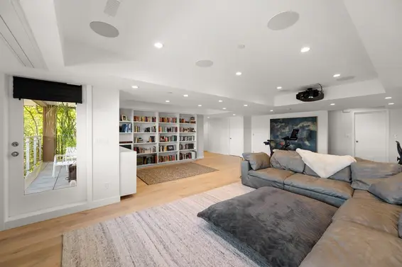 8689 Seascape Drive, West Vancouver For Sale - image 21