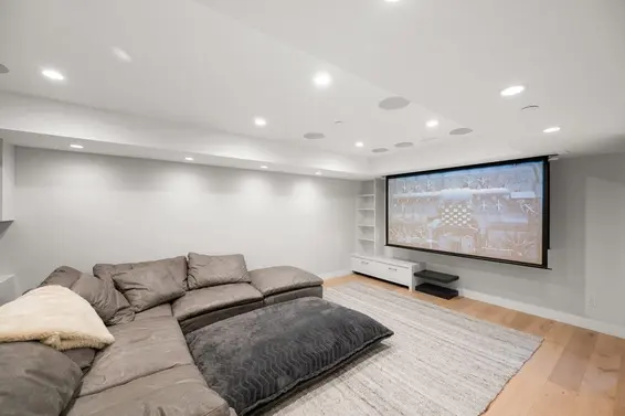 8689 Seascape Drive, West Vancouver For Sale - image 25