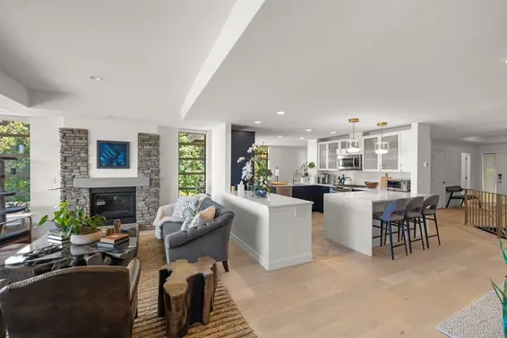 8689 Seascape Drive, West Vancouver For Sale - image 3