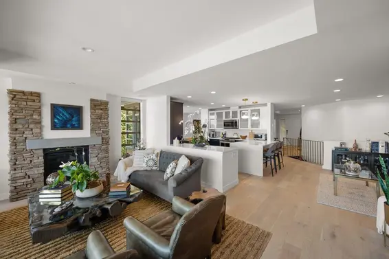 8689 Seascape Drive, West Vancouver For Sale - image 4