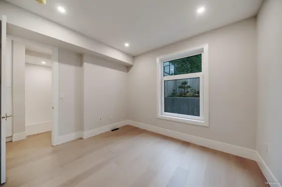 971 Adderley Street, North Vancouver For Sale - image 29