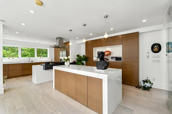 6236 Summit Avenue, West Vancouver For Sale - image 12