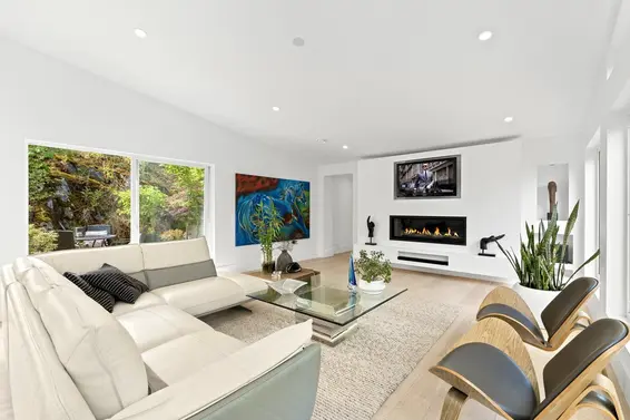 6236 Summit Avenue, West Vancouver For Sale - image 8