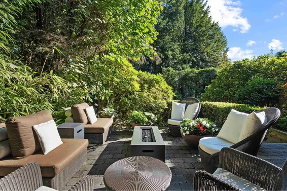1740 Queens Avenue, West Vancouver For Sale - image 35