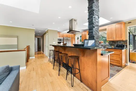 4393 Glencanyon Drive, North Vancouver For Sale - image 10