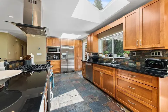 4393 Glencanyon Drive, North Vancouver For Sale - image 11