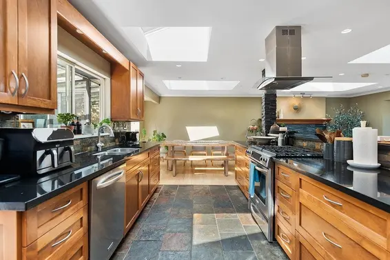 4393 Glencanyon Drive, North Vancouver For Sale - image 12