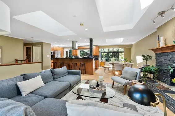 4393 Glencanyon Drive, North Vancouver For Sale - image 4