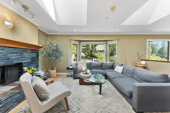4393 Glencanyon Drive, North Vancouver For Sale - image 5