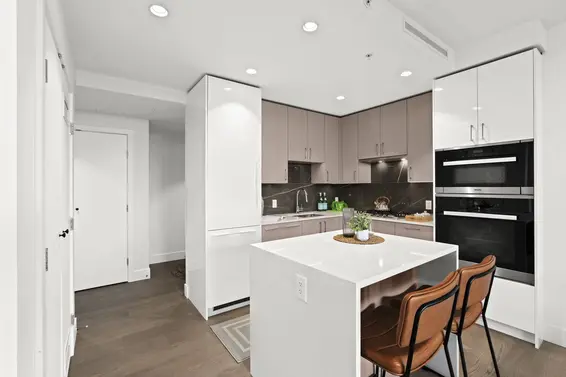 201 1675 Lions Gate Lane, North Vancouver For Sale - image 4