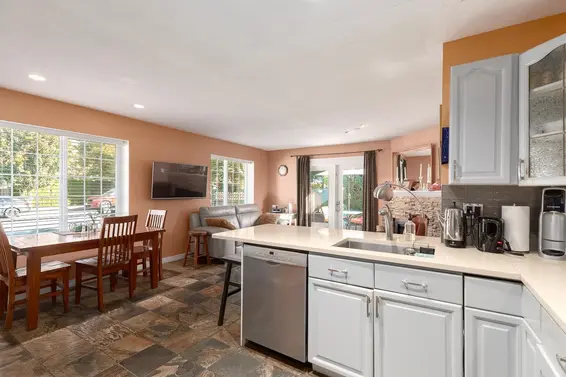 3 1652 Mahon Avenue, North Vancouver For Sale - image 2