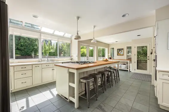 4399 Erwin Drive, West Vancouver For Sale - image 4