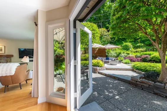 997 Canyon Boulevard, North Vancouver For Sale - image 3