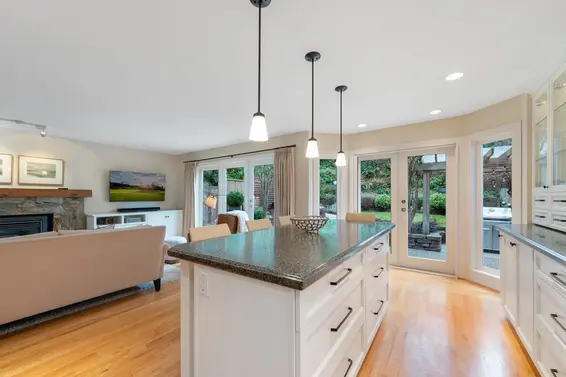 997 Canyon Boulevard, North Vancouver For Sale - image 9