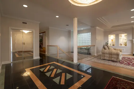 2572 Westhill Close, West Vancouver For Sale - image 2