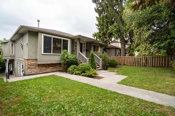 939 Calverhall Street, North Vancouver For Sale - image 3