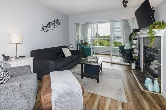 305 155 East 3rd Street, North Vancouver For Sale - image 5