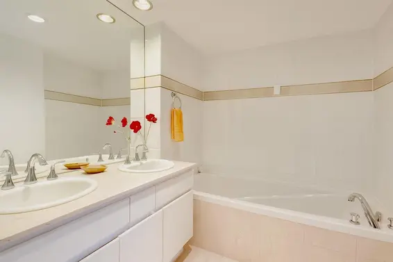 4D 338 Taylor Way, West Vancouver For Sale - image 11