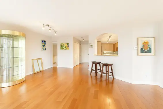 4D 338 Taylor Way, West Vancouver For Sale - image 5