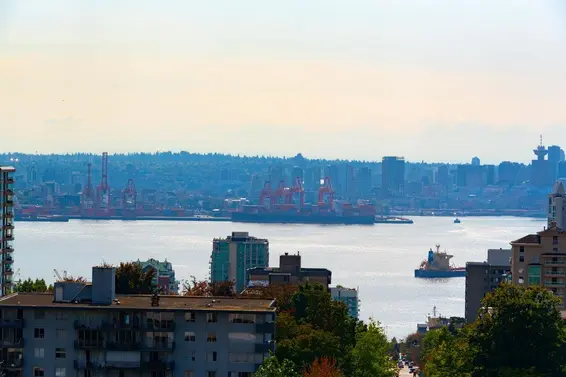 804 135 East 13th Street, North Vancouver