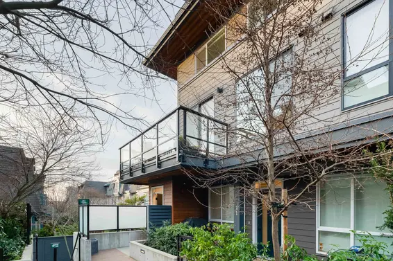 12 533 East 3rd Street, North Vancouver For Sale - image 2