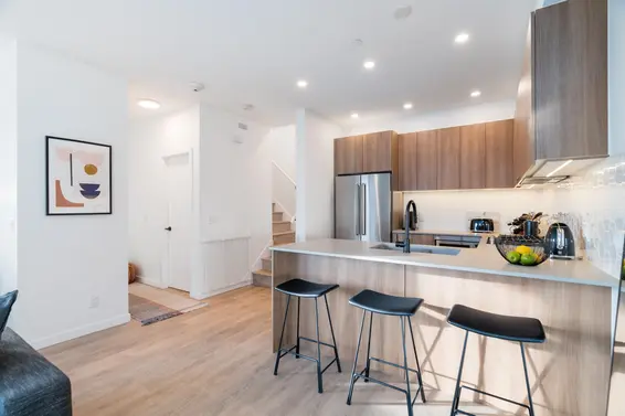 12 533 East 3rd Street, North Vancouver For Sale - image 4